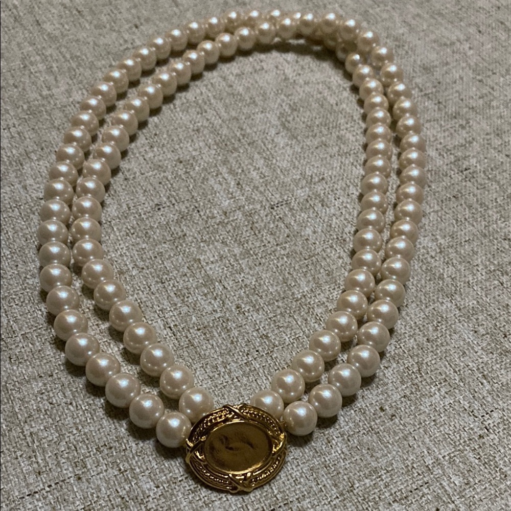 Vintage Cream and Gold Pearl Necklace